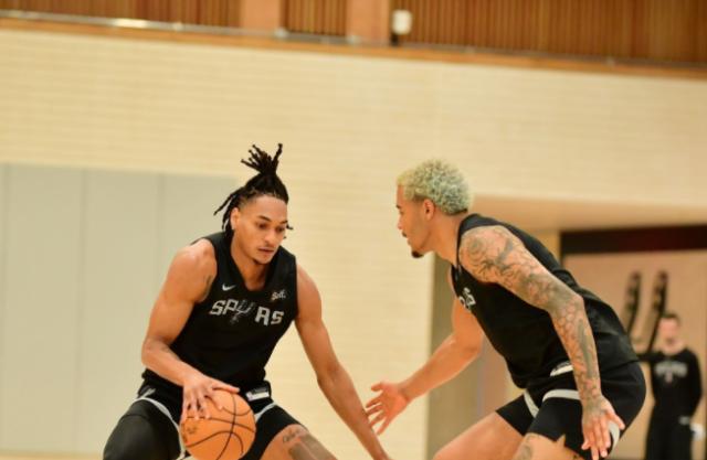 欧洲杯直播-文班亚马绝配！马刺二当家三分精准 1.46亿没白花